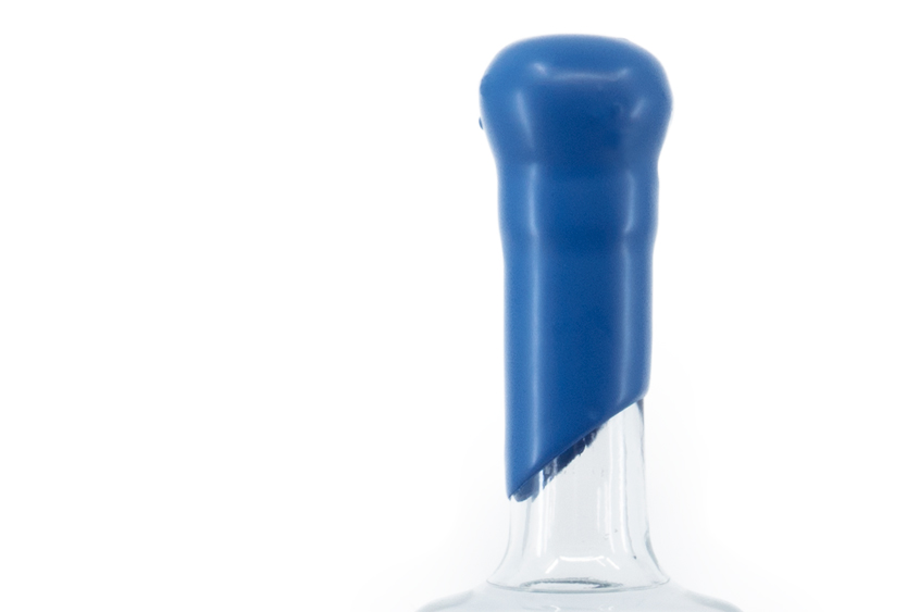 Cuello de botella con lacre azul rey